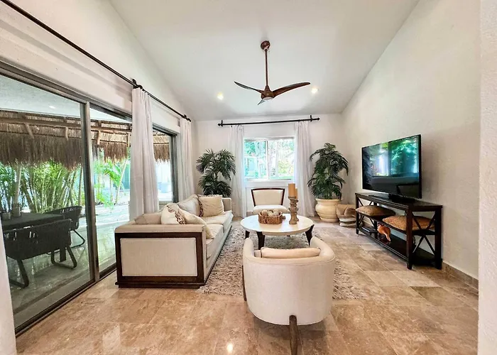 Tropical 3br Retreat W Pool & Essentials *