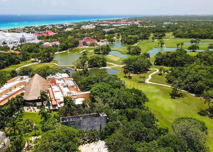 Tropical 3br Retreat W Pool & Essentials Appartement