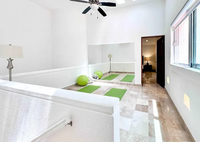 Appartement Tropical 3br Retreat W Pool & Essentials