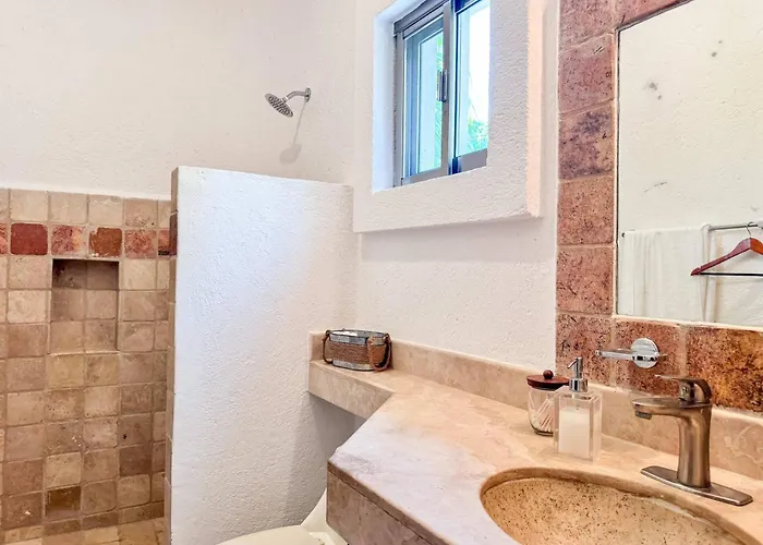 Tropical 3br Retreat W Pool & Essentials *
