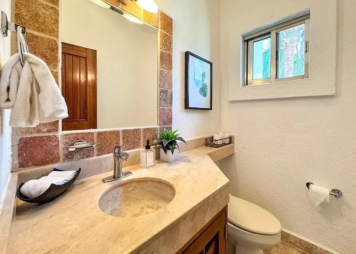 Appartement Tropical 3br Retreat W Pool & Essentials