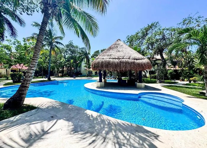 Appartement Tropical 3br Retreat W Pool & Essentials
